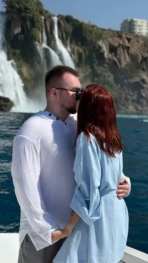 Илья и Алёна у водопада